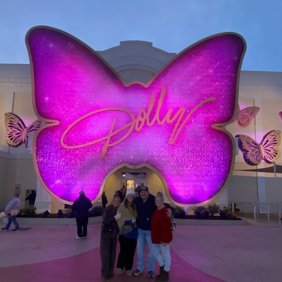 Swanky is live! FRESH items - Picture 1 of 15